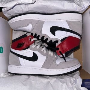 Jordan 1 Retro High Light Smoke Grey ( SIZE 6 GS - YOUTH ) women’s size 7.5